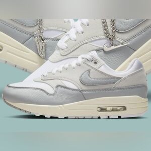 Nike
Air max 1
‘Pure platinum’/ sail/light/smoke Grey
Brand new